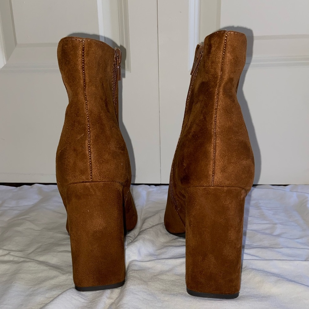 Women’s Boots, Size 10 - Picture 9 of 10